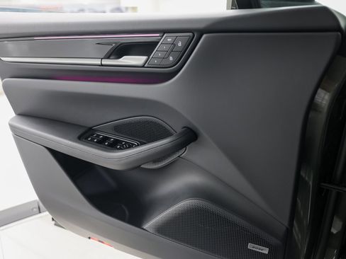 New 2025 Porsche Macan Electric image 23