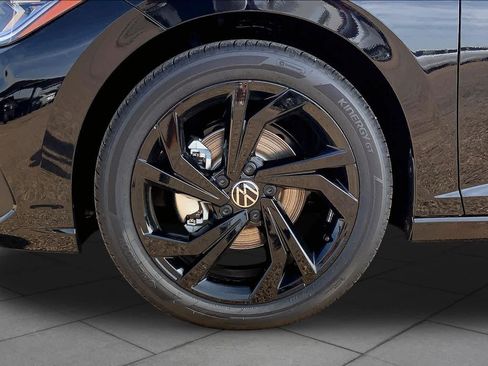 New 2026 Volkswagen Jetta SE FWD image 12