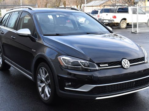 Used 2019 Volkswagen Golf Alltrack SE image 4