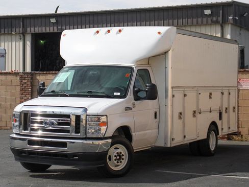 Used 2023 Ford E-450 and Econoline 450 Super Duty w/ Power Windows & Locks Group RWD image 4