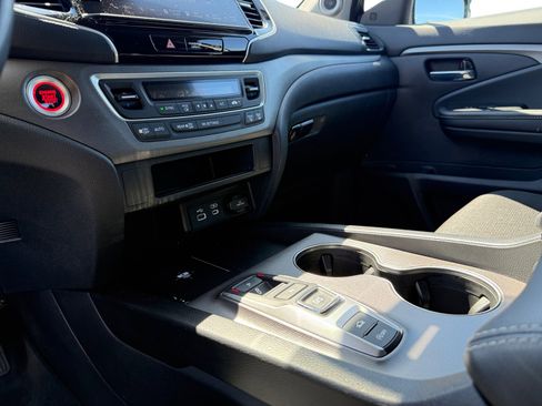 Used 2024 Honda Ridgeline Sport image 13