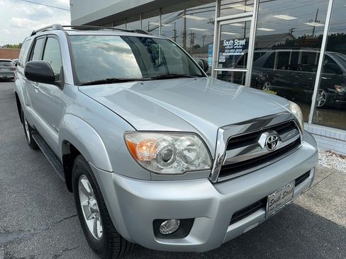 Used 2007 Toyota 4Runner SR5 AWD/4WD image 2
