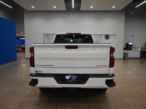 Used 2022 Chevrolet Silverado 1500 Custom image 8