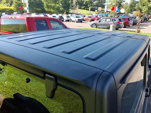 Used 2025 Jeep Wrangler Sport AWD/4WD image 12