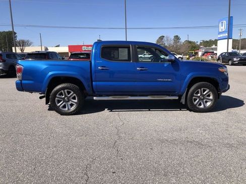 Used 2018 Toyota Tacoma Limited image 9