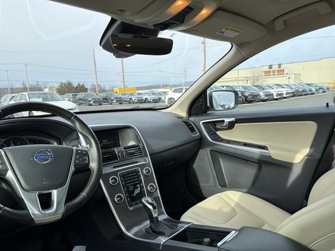 Used 2016 Volvo XC60 T6 w/ Climate Package image 15