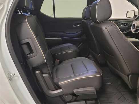 Used 2023 Chevrolet Traverse Premier image 27