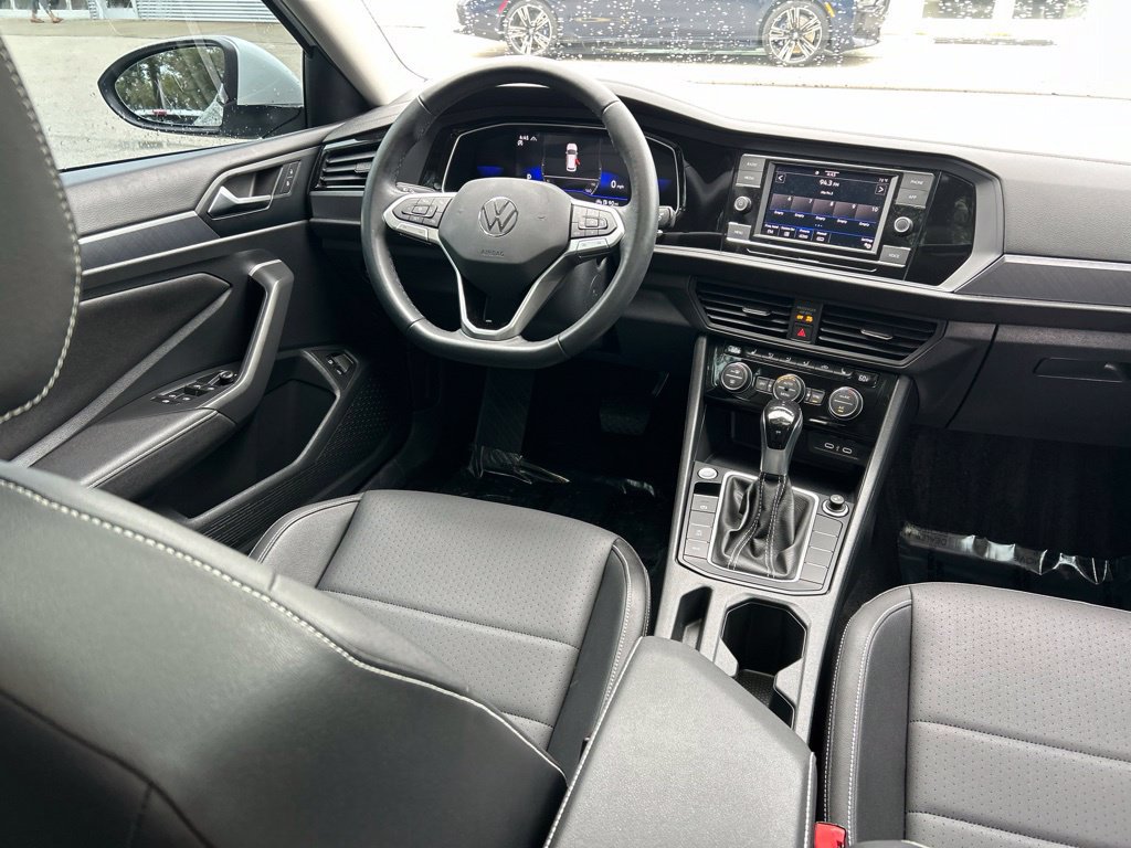 Certified 2024 Volkswagen Jetta SE FWD image 9
