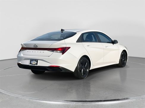 Certified 2023 Hyundai Elantra SEL image 7