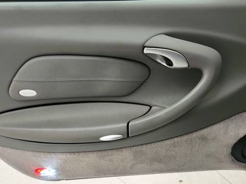 Used 2001 Porsche 911 Carrera RWD image 46