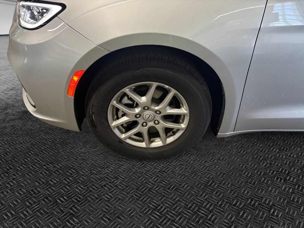 New 2026 Chrysler Pacifica Select FWD image 11