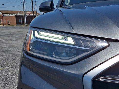 Used 2023 Audi Q5 2.0T Premium w/ Convenience Package AWD/4WD image 9