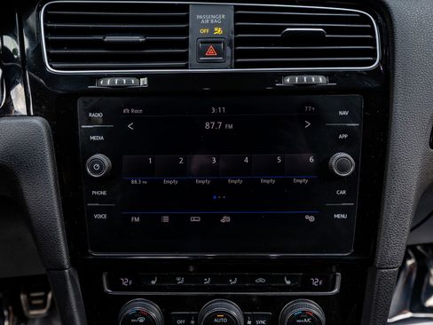 Used 2018 Volkswagen Golf R 4-Door image 20