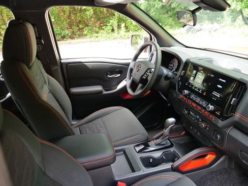 Used 2025 Nissan Frontier Pro-X RWD image 37