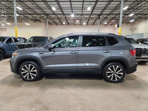 Used 2022 Volkswagen Taos SE FWD image 7