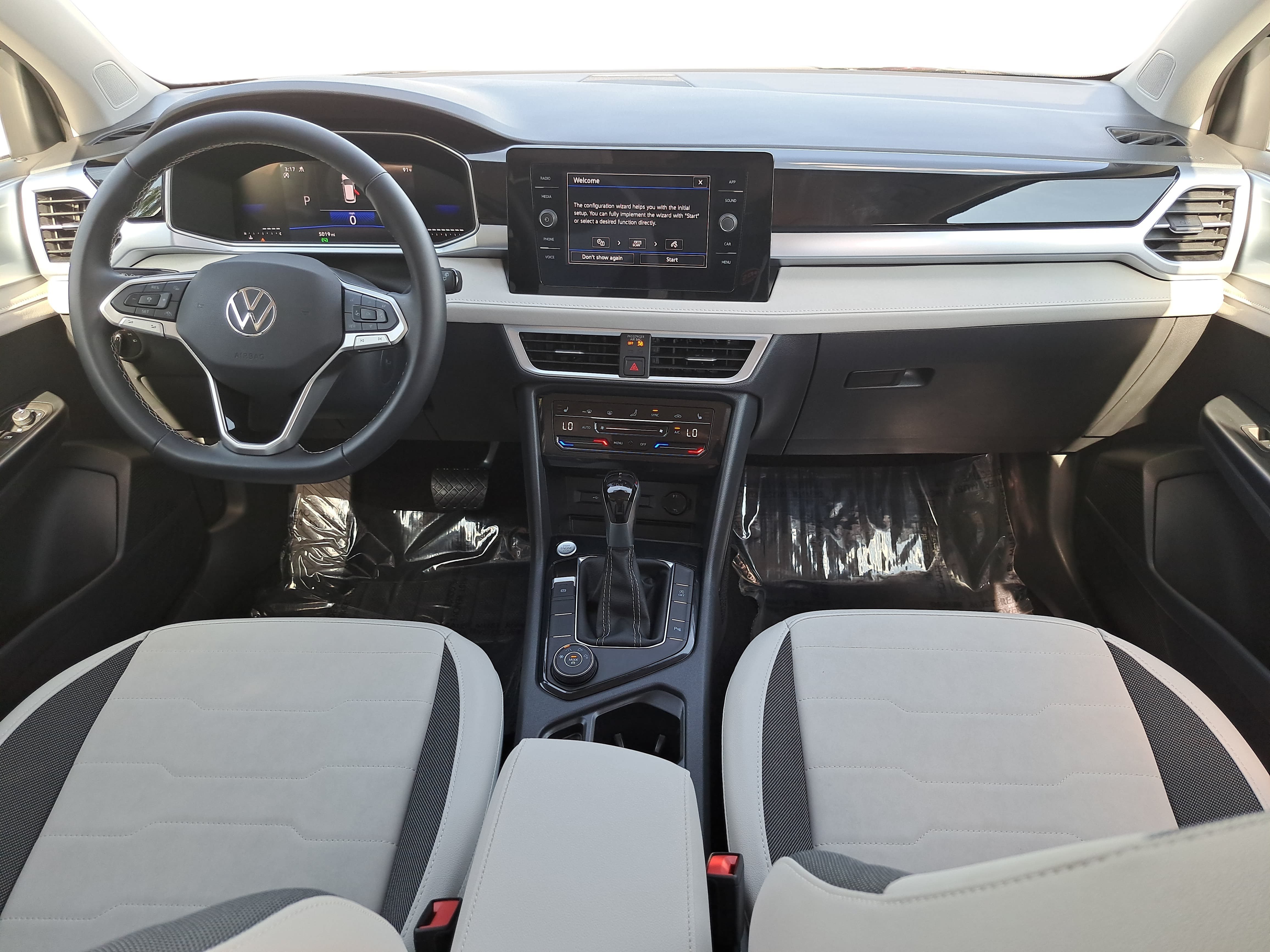Used 2026 Volkswagen Taos SE AWD/4WD image 9