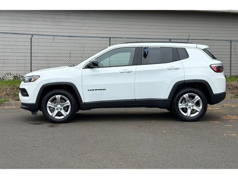 Used 2023 Jeep Compass Latitude AWD/4WD image 7