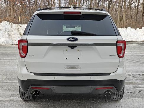 Used 2017 Ford Explorer XLT w/ Equipment Group 202A image 4