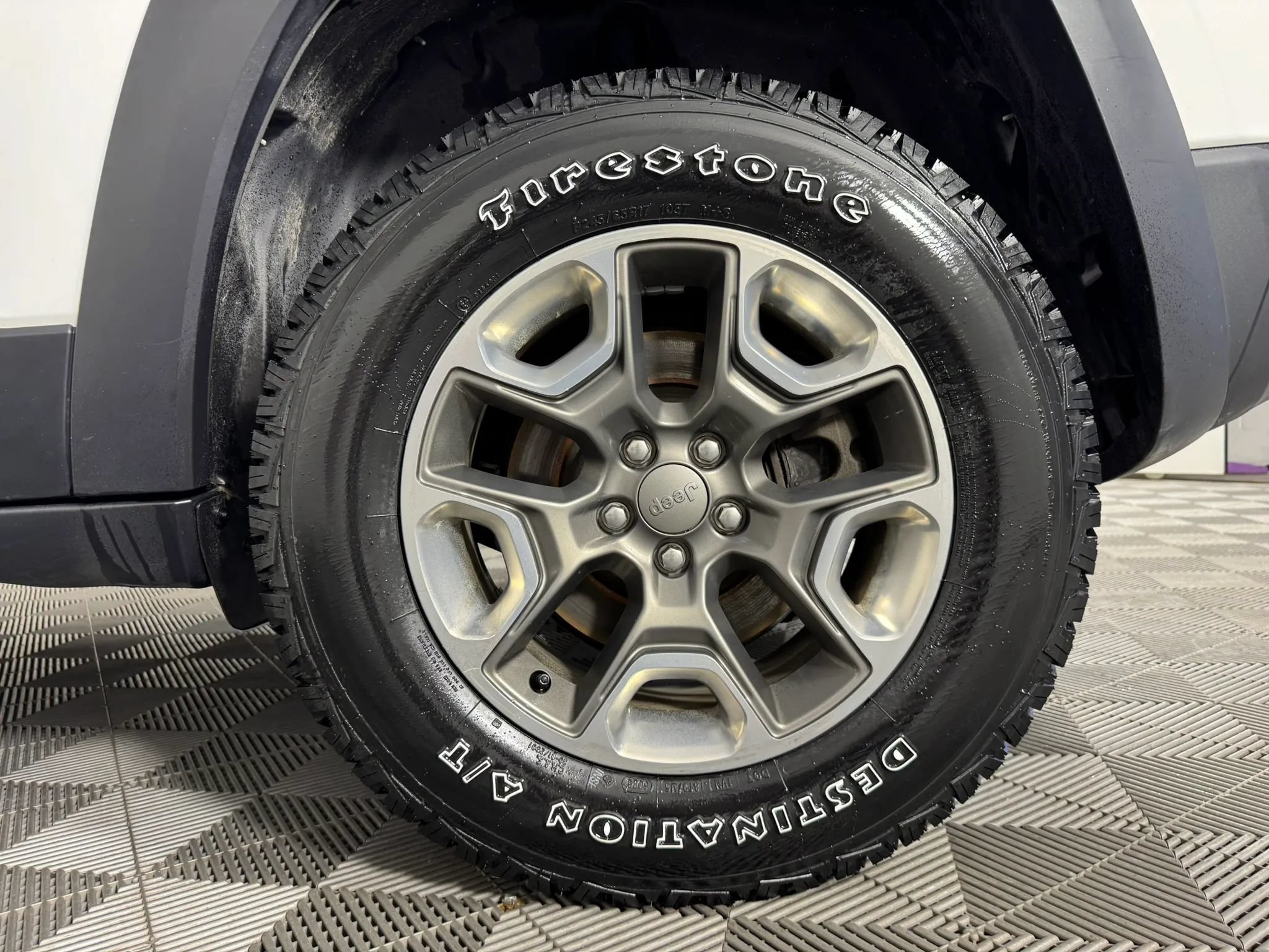 Used 2019 Jeep Cherokee Trailhawk w/ Cold Weather Group AWD/4WD image 42