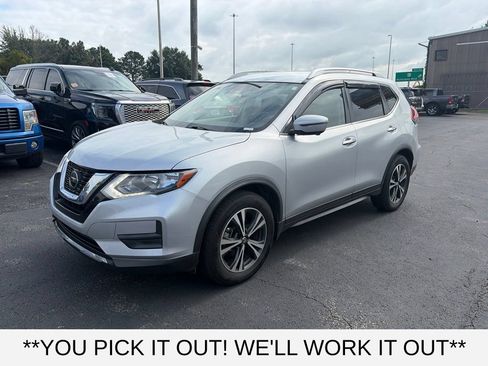 Used 2019 Nissan Rogue SV w/ Premium Package FWD image 3