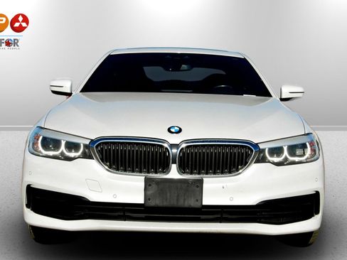 Used 2020 BMW 530i w/ Premium Package image 3