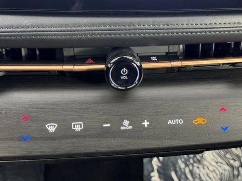 Used 2024 Nissan Ariya AWD image 28