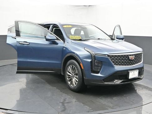 Used 2025 Cadillac XT4 Premium Luxury image 50
