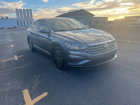 Used 2020 Volkswagen Jetta SE image 1