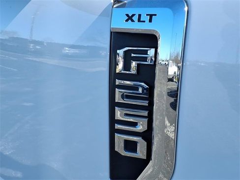 Used 2019 Ford F250 XLT w/ XLT Premium Package image 26
