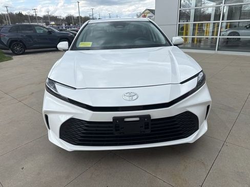 Used 2025 Toyota Camry LE w/ Convenience Package image 2