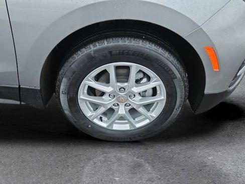 Used 2024 Chevrolet Equinox LS w/ LS Convenience Package image 17