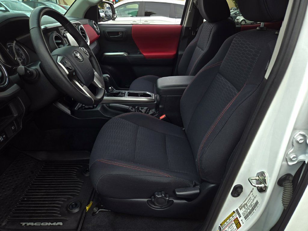 Used 2018 Toyota Tacoma SR5 RWD image 17