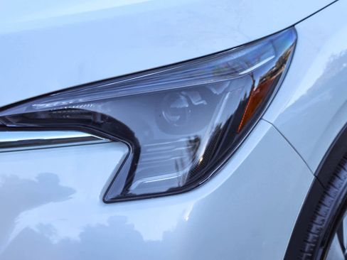 Used 2025 Subaru Ascent Premium image 8