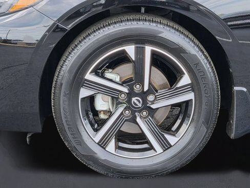 Used 2025 Nissan Sentra SV w/ All-Weather Package FWD image 11