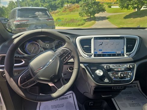 New 2025 Chrysler Voyager LX image 14