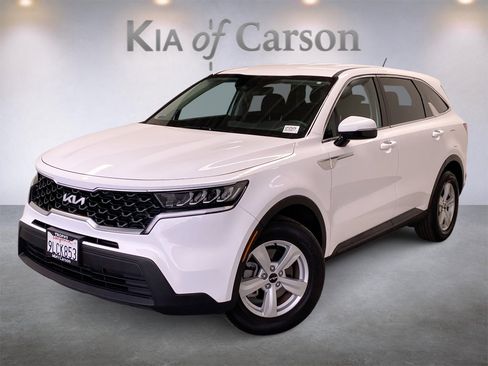 Certified 2023 Kia Sorento LX image 1