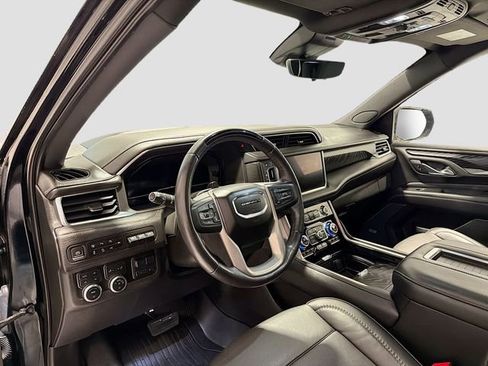 Used 2023 GMC Yukon XL Denali w/ Denali Reserve Package image 9
