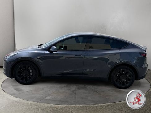 Used 2023 Tesla Model Y Long Range AWD/4WD image 4