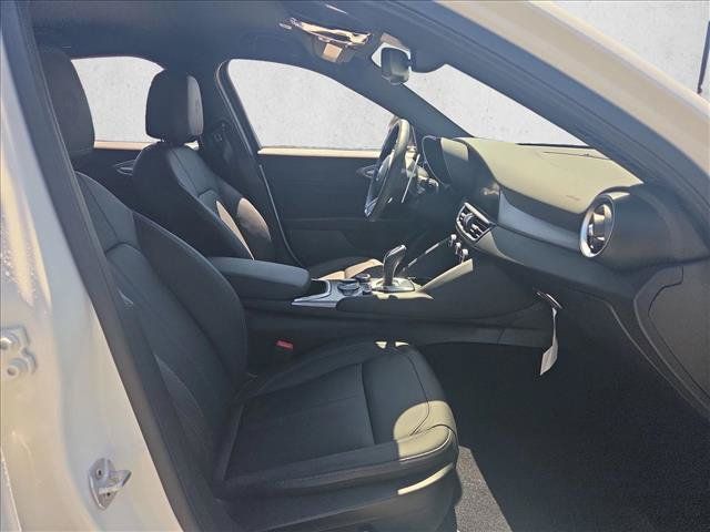 Used 2025 Alfa Romeo Giulia RWD image 20
