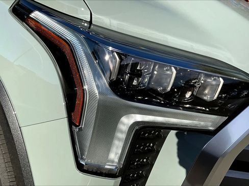 Used 2025 Toyota Tundra Limited image 13