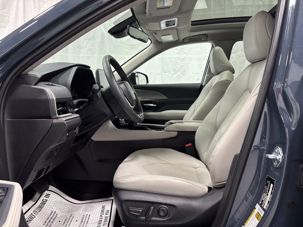 Used 2026 Toyota Grand Highlander AWD image 14