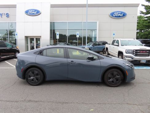 Used 2024 Toyota Prius LE image 3