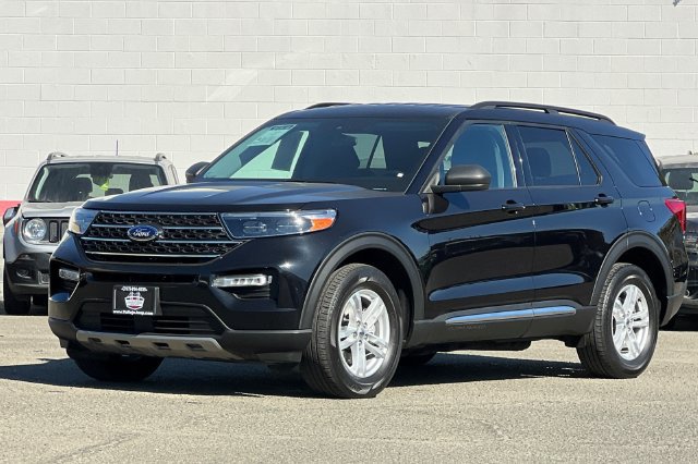 Used 2023 Ford Explorer XLT w/ Equipment Group 202A AWD/4WD image 8