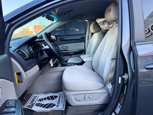 Used 2015 Kia Sedona LX w/ LX Convenience Package FWD image 10