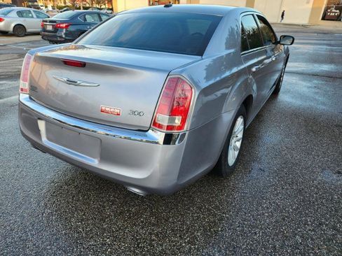 Used 2013 Chrysler 300 w/ Driver Convenience Group image 14