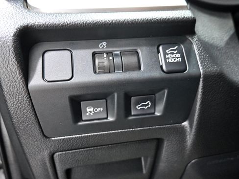 Used 2014 Subaru Forester 2.5i Limited AWD/4WD image 9