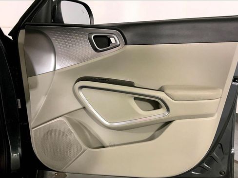 Certified 2025 Kia Soul LX w/ LX Technology Package FWD image 25