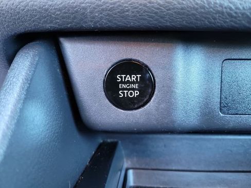 Used 2024 Nissan Rogue S image 31