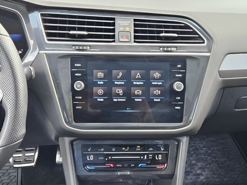Used 2023 Volkswagen Tiguan SE R-Line FWD image 27