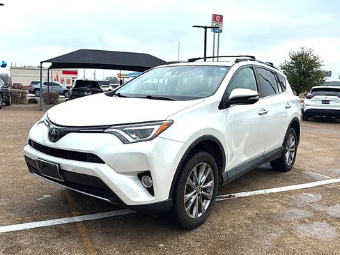 Used 2017 Toyota RAV4 Platinum image 2